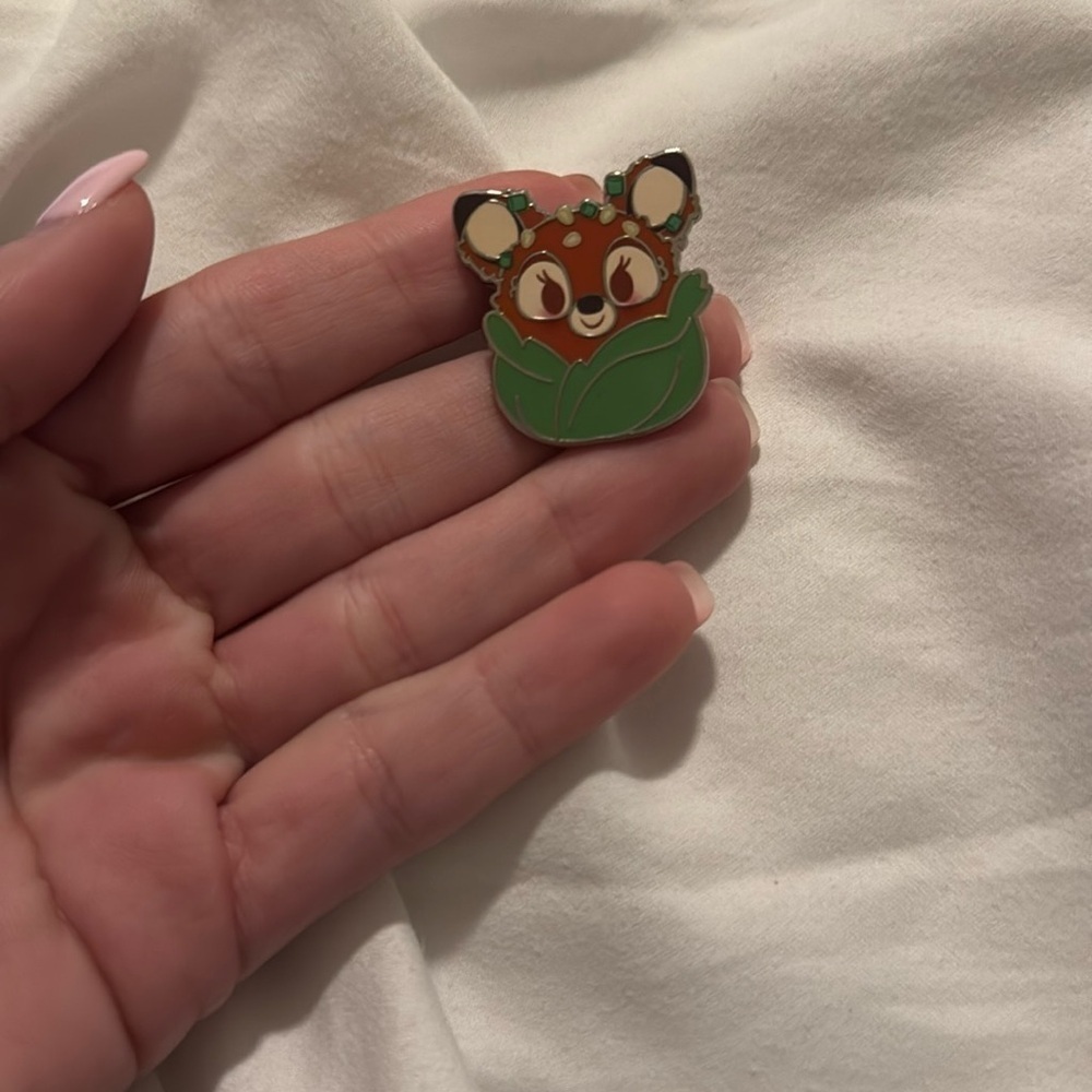 Disney Munchlings mystery pin featuring Bambi as a lettuce wrap from Series 2